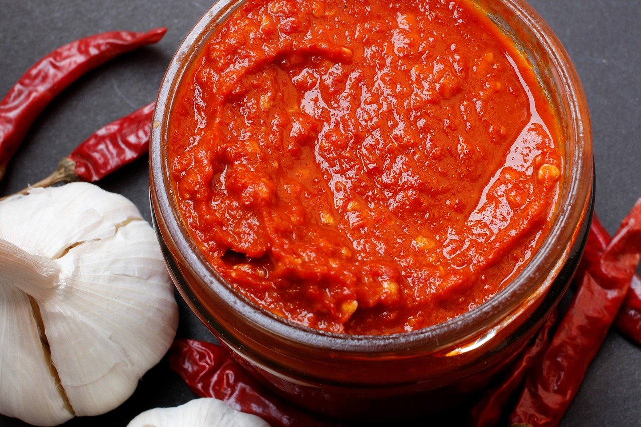 You are currently viewing Add a Dash of Chili Garlic Sauce: Say Goodbye to Boring Meals